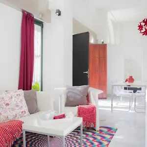 https://apartamento-a-estrenar-frente-a-la-plaza-de-espaa.es-andalucia.com