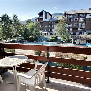 1 Bedroom Flat, Heated Pool, Heart Of Village, Parking, Wifi Apartment