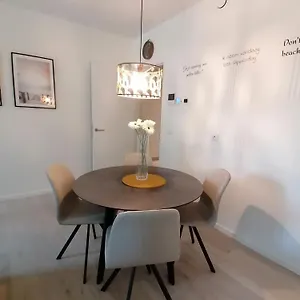 Bartine - Modern And Spacious Flat Near The Sea, Free Parking Space Appartement Oostende